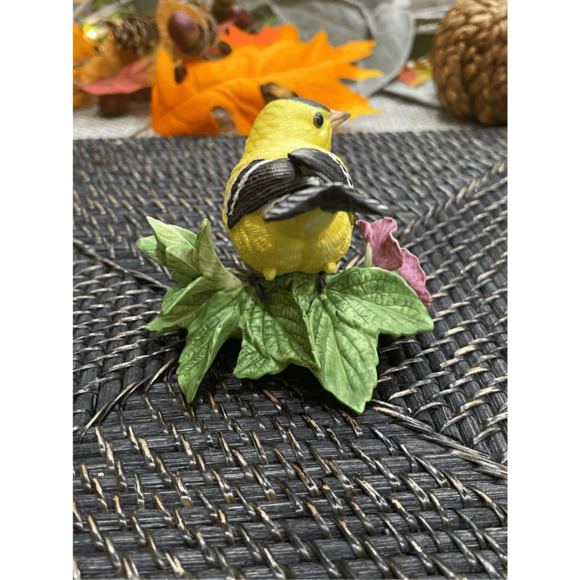Lenox American Goldfinch Fine Porcelain Bird Figurine - Picture 3 of 4